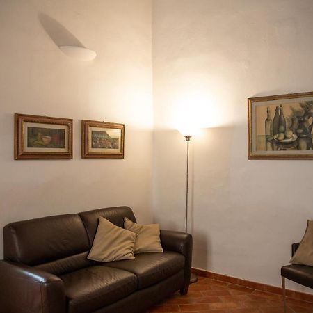 Lovely One Bedroom Apartment Nearby Ponte Vecchio Firenze Bagian luar foto