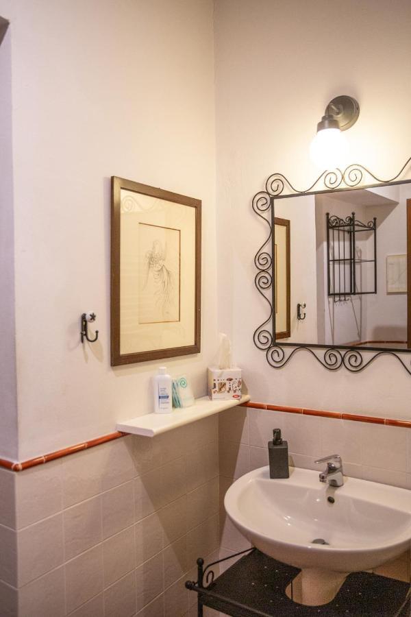 Lovely One Bedroom Apartment Nearby Ponte Vecchio Firenze Bagian luar foto