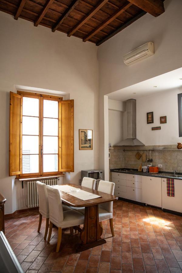 Lovely One Bedroom Apartment Nearby Ponte Vecchio Firenze Bagian luar foto