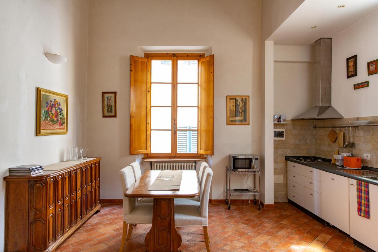 Lovely One Bedroom Apartment Nearby Ponte Vecchio Firenze Bagian luar foto